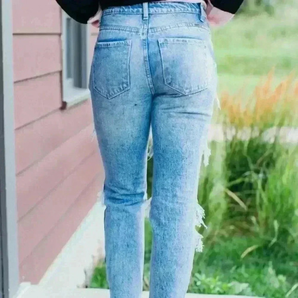 DISTRESSED JEANS - Picture 3 of 3